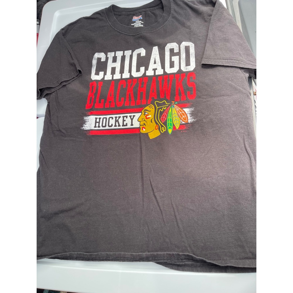 Hanes Beefy-T Chicago Blackhawks Hockey Graphic T-Shirt Black NHL sporty casual